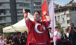 Down sendromlu gencin Türk bayraklı kostümü ilgi topladı