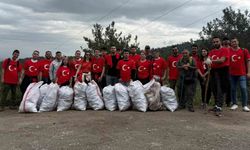 Doğa için yürüyen gençler 40 çuval çöp topladı