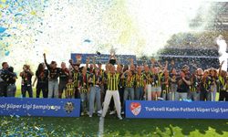 Fenerbahçe ArsaVev şampiyonluk kupasını aldı