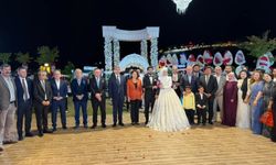 Mersin’in önde gelen isimleri genç çiftin mutluluğuna tanıklık etti