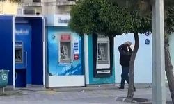 Adana'da ATM'ye taşlı saldırı kamerada