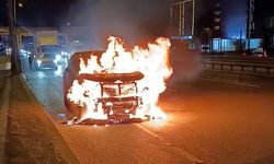 Seyir halindeki otomobil alev alev yandı