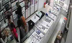 Silifke’de “bozuk para” oyunu: Saat alırken birini çaldı
