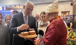 Bakan Ersoy Mersin’de yöresel lezzetlerin tadına baktı