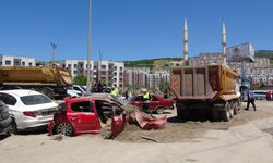 Freni boşalan kamyon dehşet saçtı: 6 yaralı