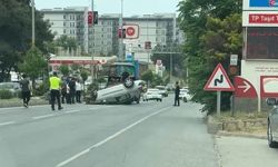 Refüje çarpan otomobil takla attı, sürücü yaralandı