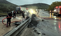 Bariyere çarpan otomobil alev alıp, yandı: 1 ölü, 1 yaralı