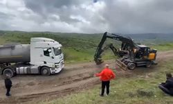Bayram trafiğinden kaçarken çamura saplandılar