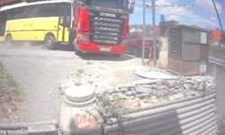 Beylikdüzü'nde freni boşalan İETT otobüsü TIR'a çarptı; kaza kamerada