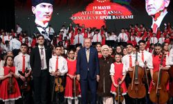 Cumhurbaşkanı Erdoğan ve eşi Emine Erdoğan, Cumhurbaşkanlığı Çocuk Orkestrası ve Korosu konserine katıldı