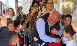 43 yıllık Orhan öğretmen gözyaşlarıyla emekli oldu