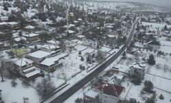 Mersin'de karla kaplanan mahalleler dronla görüntülendi