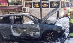 Hatay'da seyir halinde olan otomobil alevlere teslim oldu