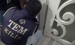 Aranan FETÖ hükümlüsü gizli bölmede yakalandı