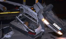 İkiye katlanan otomobilden yaralı çıktılar