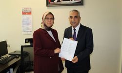 Mersin ESOB'ta Veysel Sarı mazbatasını aldı