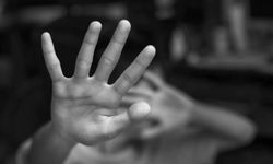 11 yaşındaki kızının müstehcen görüntülerini paylaşan anne gözaltına alındı