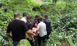 Kayalıklarda mahsur kalan kişiyi, itfaiye kurtardı