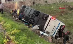 Yolcu otobüsü devrildi: 4 ölü, 15 yaralı