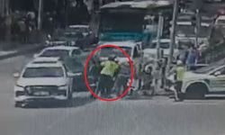 Nefes borusuna cisim kaçan moto kurye, polislerin ‘heimlich’ manevrası ile hayata tutundu; o anlar kamerada