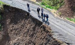 Ordu'da yaşanan heyelan nedeniyle yollarda çökme oluştu