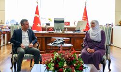 Özgür Özel, Barış Anneleri’ni makamında kabul etti