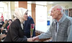 Bakan Göktaş, bayramda çocuklar ve büyüklerle bir araya geldi