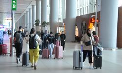 Tatilcilerin dönüşü başladı; İstanbul’daki havalimanlarında 2 bin 470’in üzerinde uçuş bekleniyor