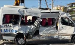 TIR ile çarpışan işçi servisi devrildi: 8 yaralı