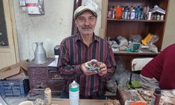 Vefat eden oğlunun yarım kalan hikayesini tamamlıyor