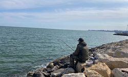 Mersin sahilinde olta mesaisi
