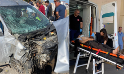Otomobil ile hafif ticari araç çarpıştı: 6 yaralı