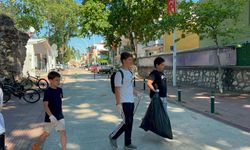 12 arkadaş, bisikletleriyle sokak sokak dolaşıp çöp topladı
