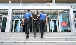Kırmızı bültenle aranan şahıs Çukurova Havalimanı’nda yakalandı