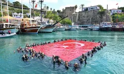 Antalya Yat Limanı’nda çevre için dalış etkinliği
