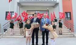 Başkan V.  Zeyit Şener, öğrencilerin karne programına katıldı