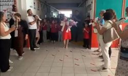 41 yıllık öğretmen gözyaşları ve alkışlar eşliğinde uğurlandı