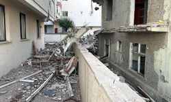 Yıkım kazası yürekleri ağızlara getirdi