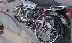 Kafa kafaya çarpışan motosikletli ağır yaralandı