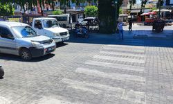 Adana’da feci kaza: Yolun karşısına geçerken iki aracın çarptığı çocuk hayatını kaybetti