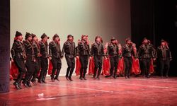 İki şehir, tek sahne: Mersin ve Sivas'tan halk dansları gösterisi
