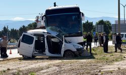 Tur otobüsü ile çarpıştı hayatını kaybetti