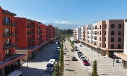 Antakya'nın Atatürk Caddesi'nde esnaf yeniden kepenk açtı
