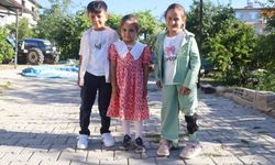 Depremde ailesini kaybeden Zeynep amcasıyla hayata tutundu