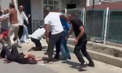 Sokak ortasında bıçakladığı eşinin başında bekledi