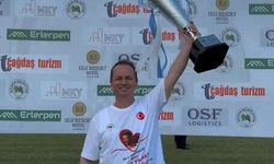 Başkan sahaya indi, golünü attı, Gülnar Belediyespor şampiyon!