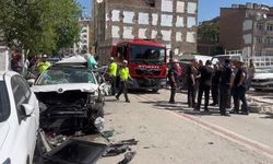 Freni boşalan kamyon 10 araca çarptı