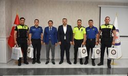 Hatay’da LGS’ye geç kalan öğrenciyi sınava yetiştiren polis ödüllendirildi