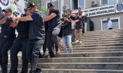 Turistleri taşıyan VIP aracı durdurup gasp ettiler