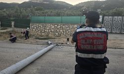 Kaza yapan sürücüye yardıma giderken elektrik akımına kapılıp, öldü